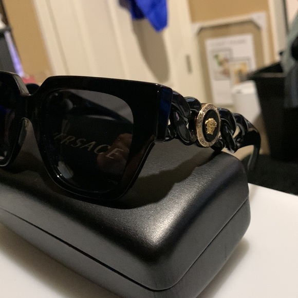 Versace women’s sunglasses black with gold hardware - Picture 12 of 12